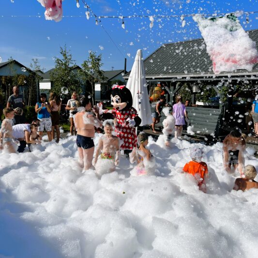 Atrakcje w Dąbkach – zabawa w pianie w Bajkowym Parku